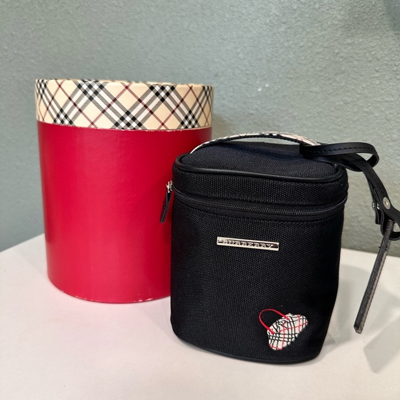 Burberry Bag Vanity Makeup
Pouch Black Plaid Embroidery
Plate Ladies Nyl… - Picture 1 of 10